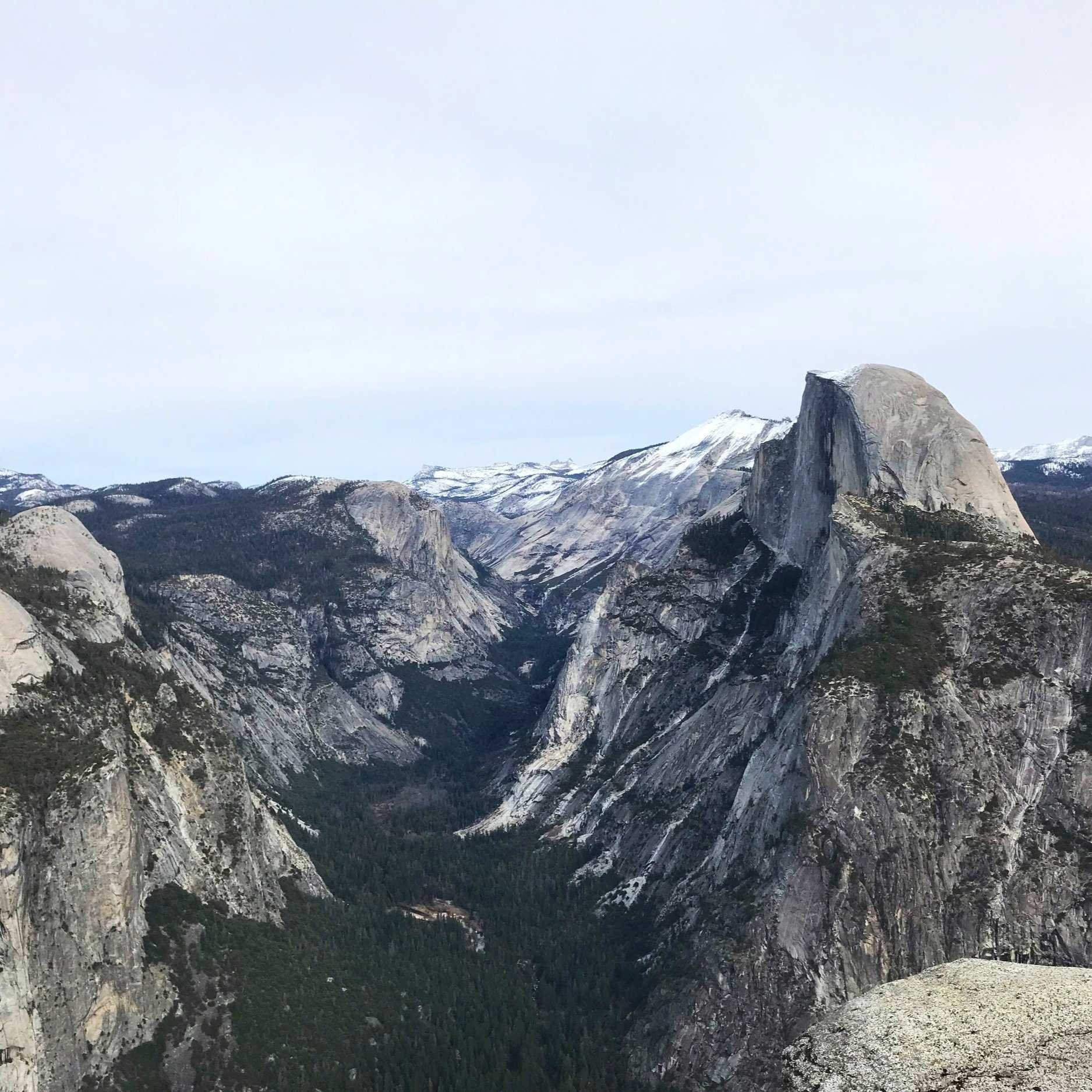 A mountain Yosemite National Park and views of the valley below